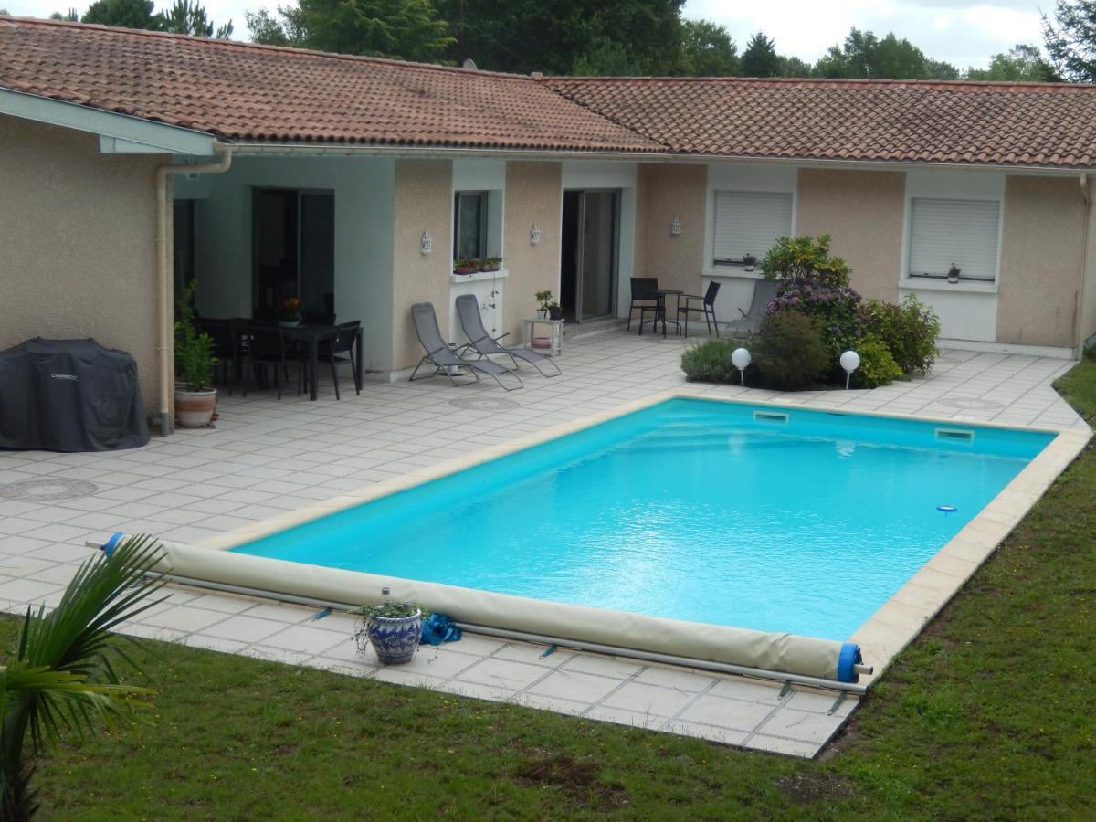 Villa De Guenifey Josse Exterior photo